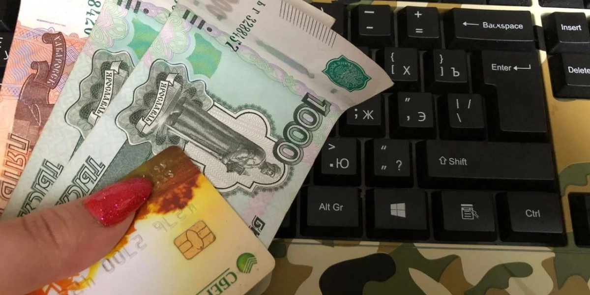 Москвич устал переводить сбережения на «резервный счет», пригласил мошенника домой и вручил ему миллион
