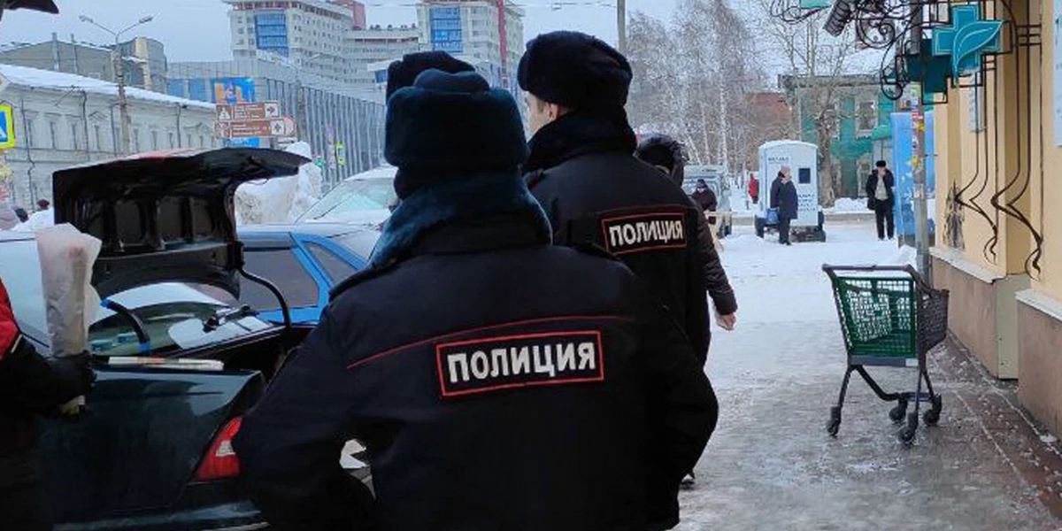 На Васильевском в Санкт-Петербурге на месте гибели двоих детей работают силовики