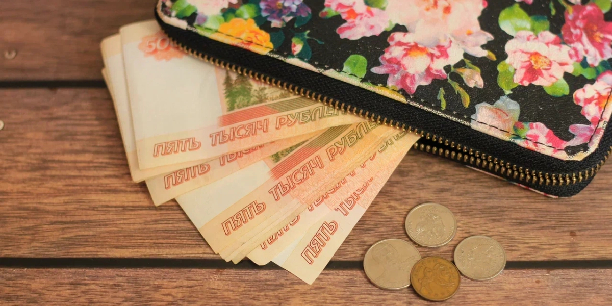  61-летний консьерж вместе с дочерью «инвестировала» мошенникам около 6 млн рублей 
