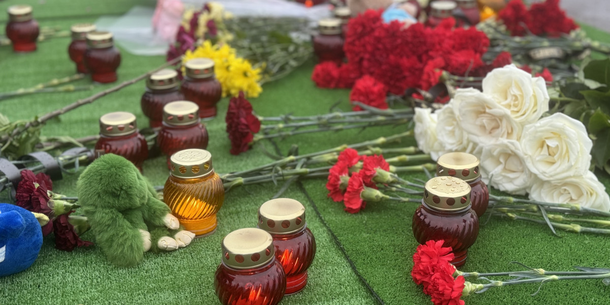 В Якутске возлагают цветы в память о жертвах теракта